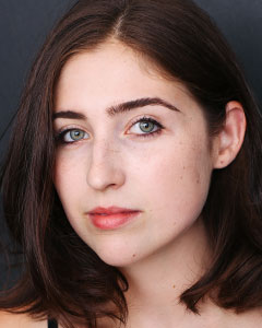 Emma Roos headshot