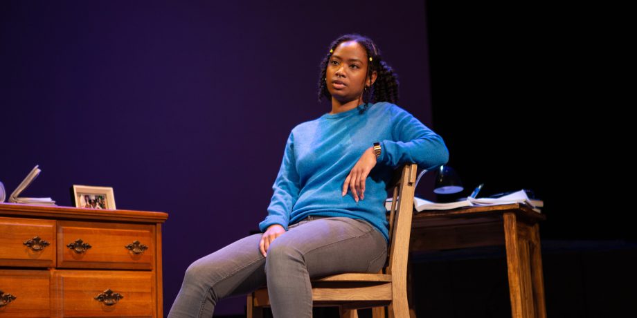 Leah (Anna Marie Sharpe), Davis’s classmate in school.